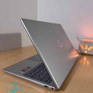 Notebook HP 15 Ryzen 7 Serie 7000 - Imagen 4