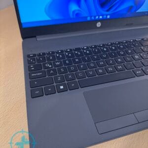 Notebook HP 250 Ryzen 7 - Imagen 2